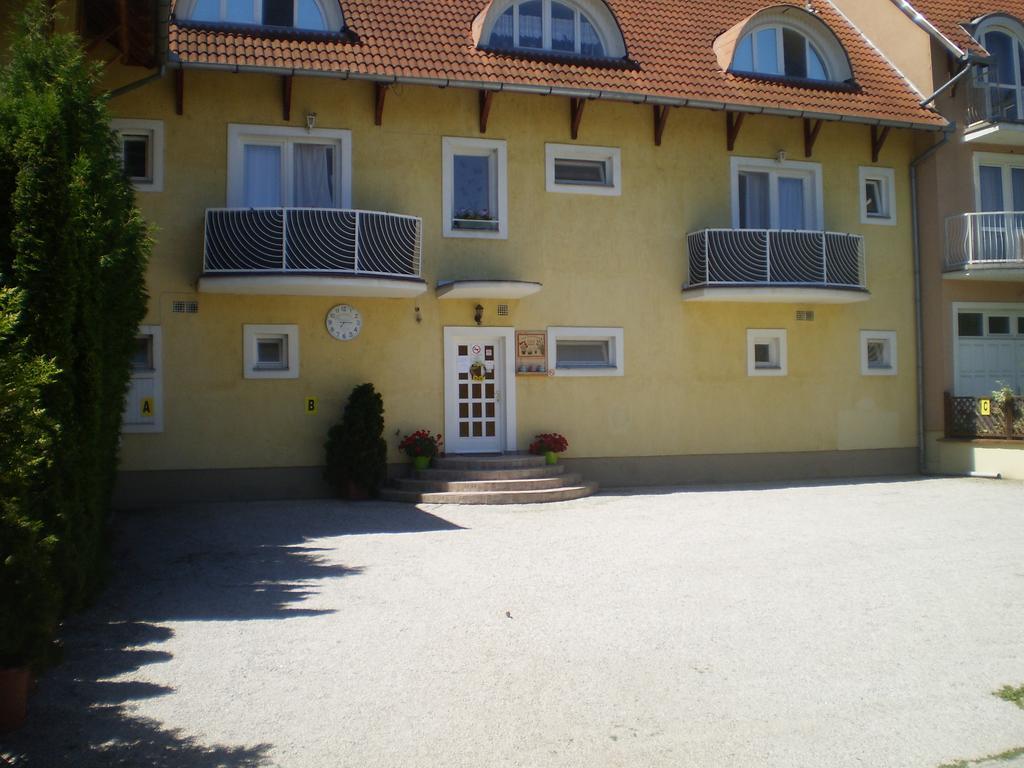 Tarr-Timea Apartmanok Keszthely Esterno foto